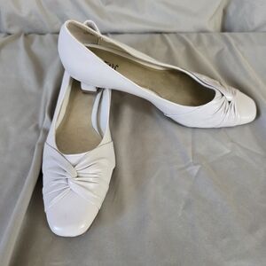 East 5th Cream Women's Flats with Knot Detail